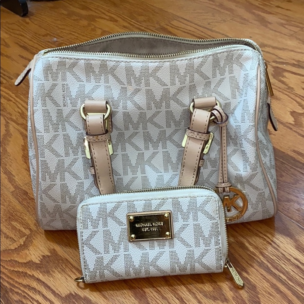 Off White Cream Michael Kors Purse and wallet